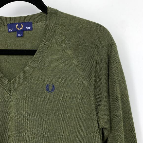 Fred Perry K5803 Womens Merino Wool Sweater Size 8 Olive Green V-Neck - Picture 3 of 6